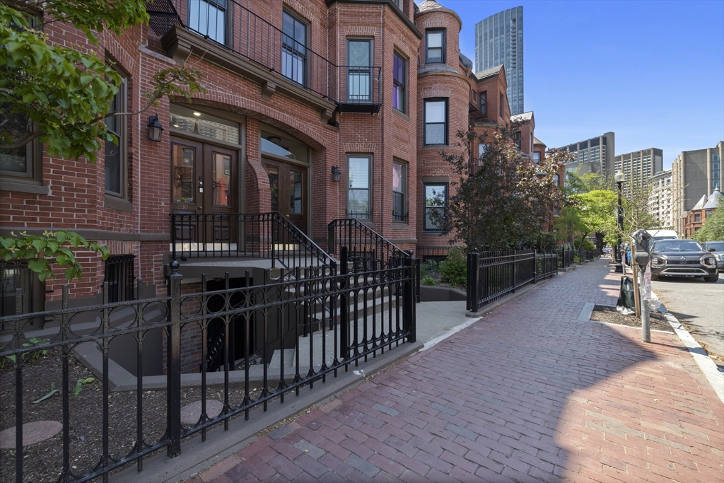 230-232 W Newton Street B
