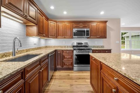4 Sabrina Way B Agawam MA 01001