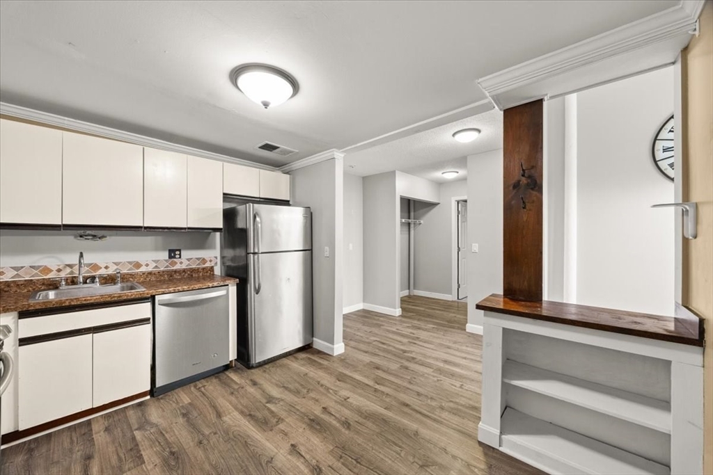 96 Old Colony Ave 231