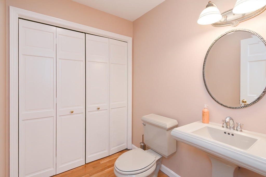 Upton, Massachusetts 01568, United States, 4 Bedrooms Bedrooms, ,3 BathroomsBathrooms,Residential,Active,37198