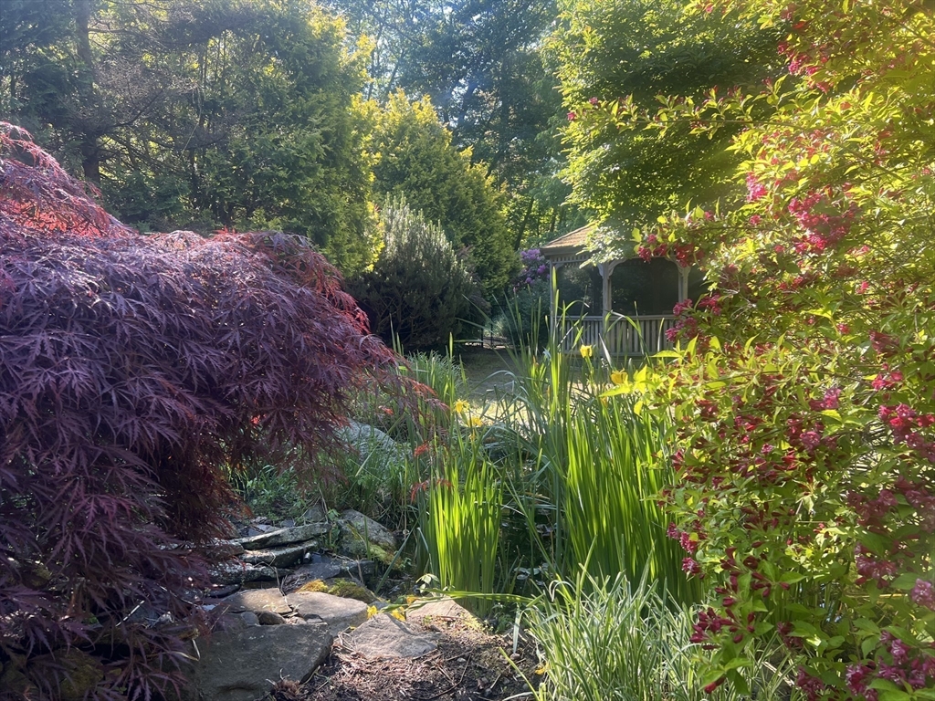 Upton, Massachusetts 01568, United States, 4 Bedrooms Bedrooms, ,3 BathroomsBathrooms,Residential,Active,37198