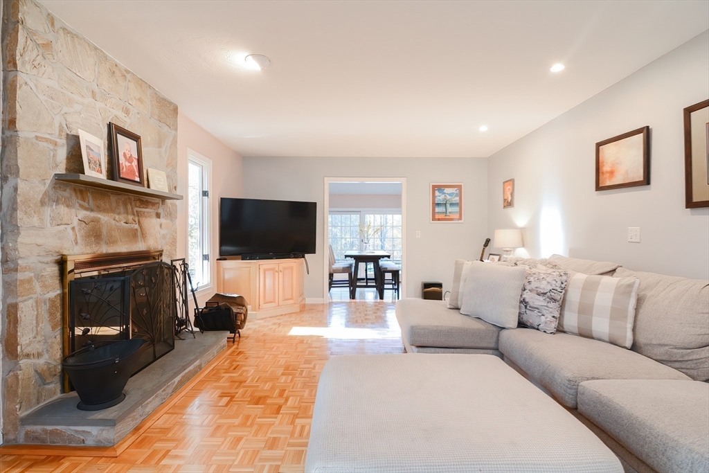 Upton, Massachusetts 01568, United States, 4 Bedrooms Bedrooms, ,3 BathroomsBathrooms,Residential,Active,37198