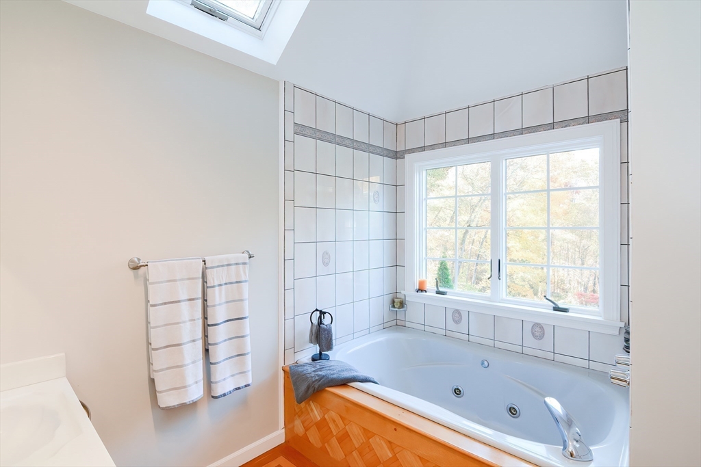 Upton, Massachusetts 01568, United States, 4 Bedrooms Bedrooms, ,3 BathroomsBathrooms,Residential,Active,37198