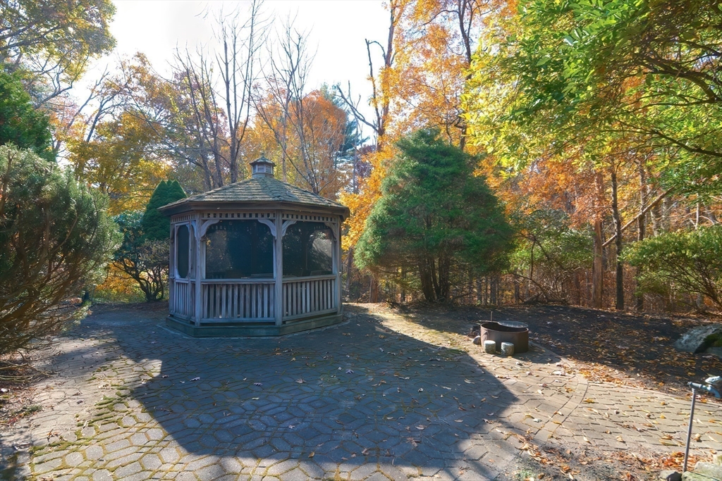 Upton, Massachusetts 01568, United States, 4 Bedrooms Bedrooms, ,3 BathroomsBathrooms,Residential,Active,37198