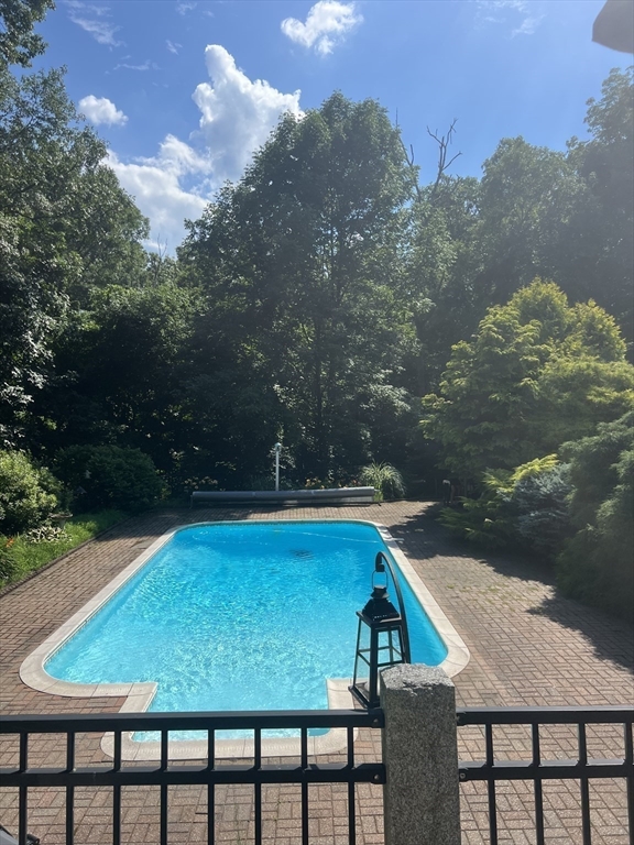 Upton, Massachusetts 01568, United States, 4 Bedrooms Bedrooms, ,3 BathroomsBathrooms,Residential,Active,37198