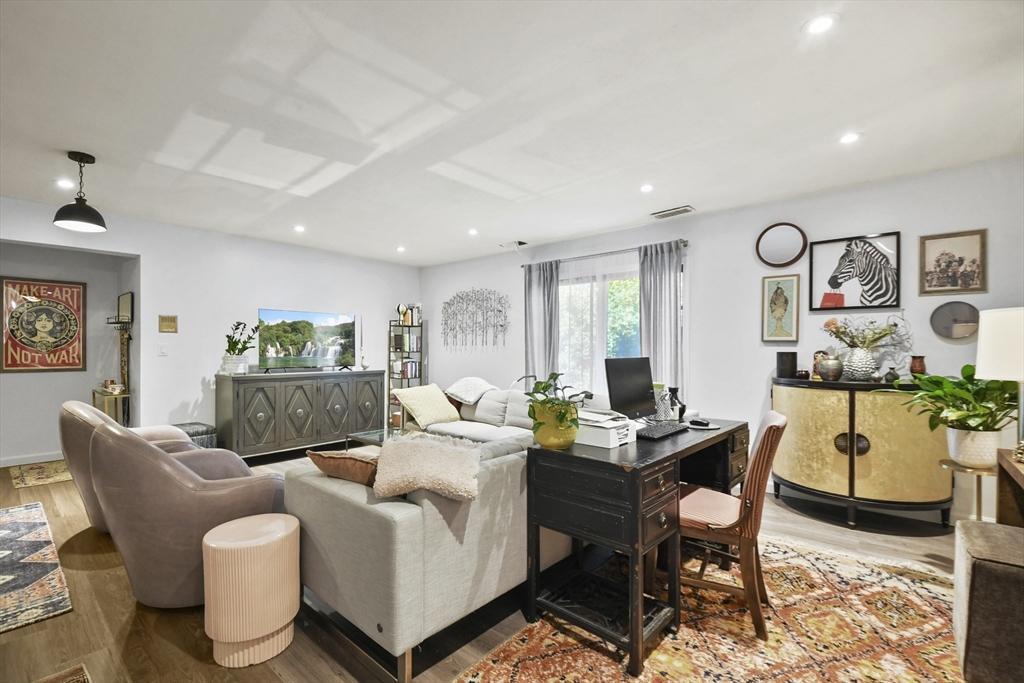 6 Thayer Pond Dr 11