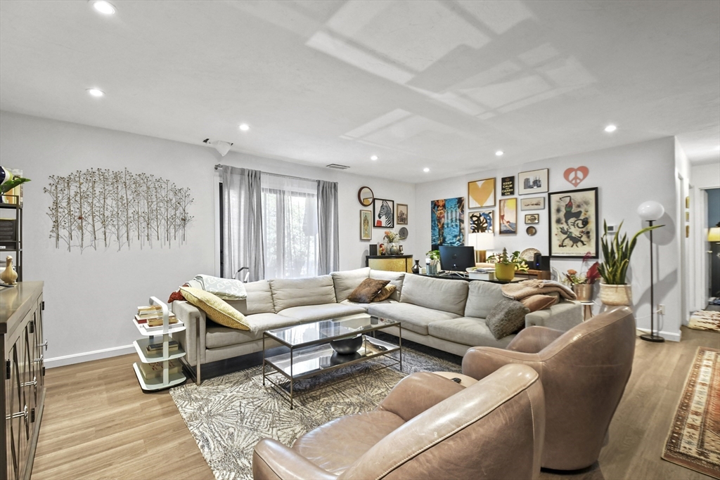 6 Thayer Pond Dr 11
