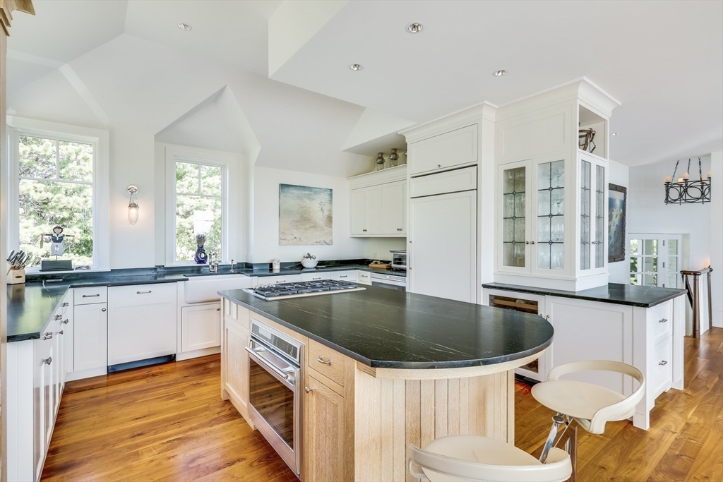 Yarmouth, Massachusetts 02673, United States, 4 Bedrooms Bedrooms, ,5 BathroomsBathrooms,Residential,Active,111011