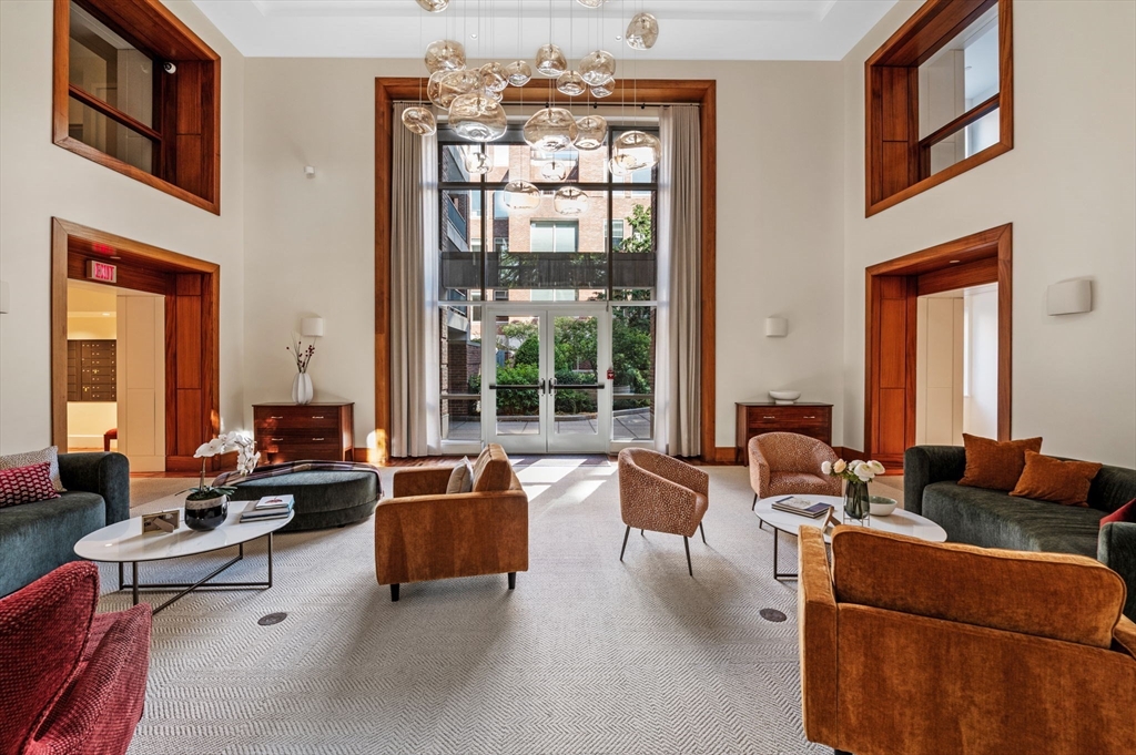 130 Mount Auburn Street 204