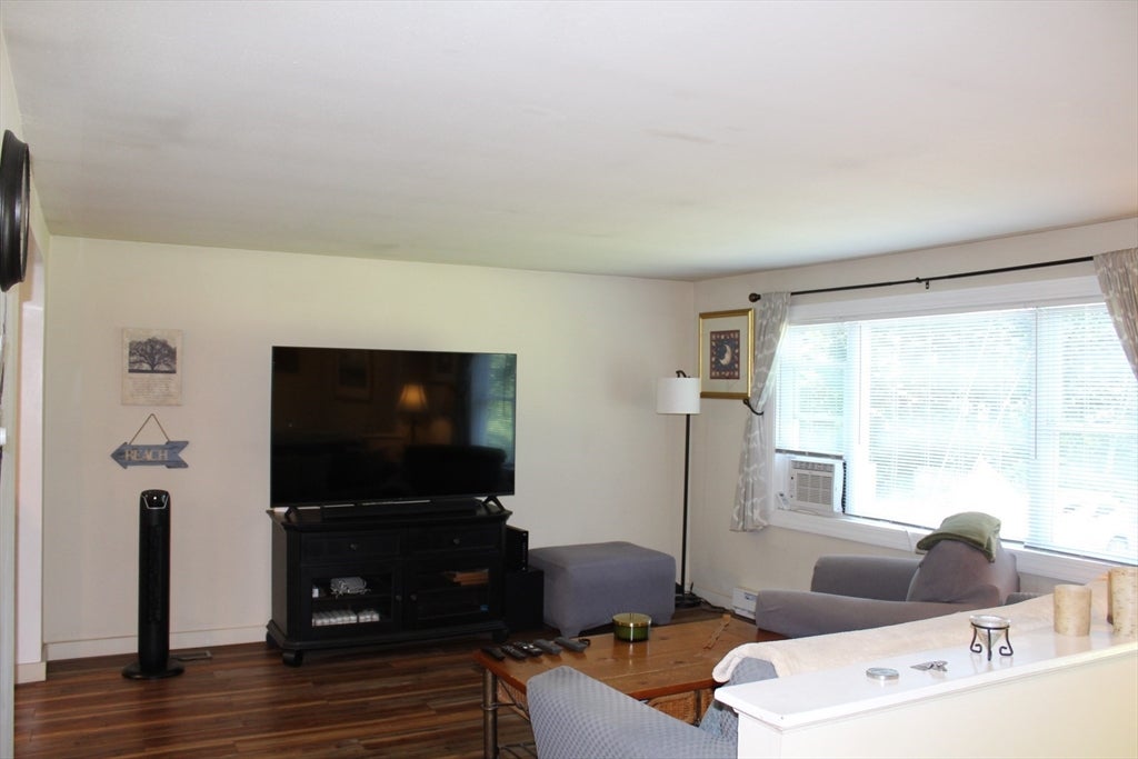 4 Howard George Ct
