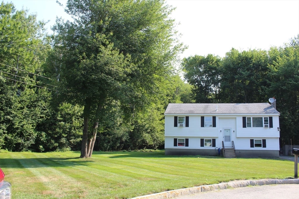 Photo of 4 Howard George Ct, Salisbury, MA