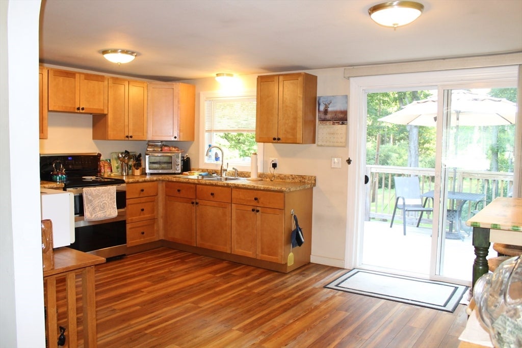 4 Howard George Ct