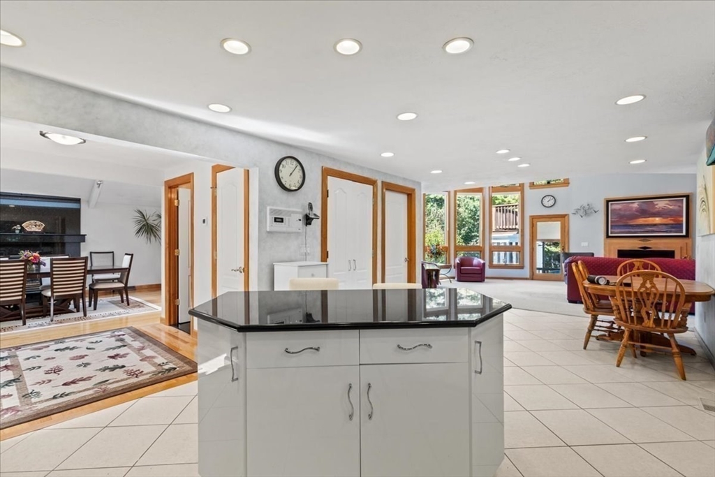 2 Thompson Rd