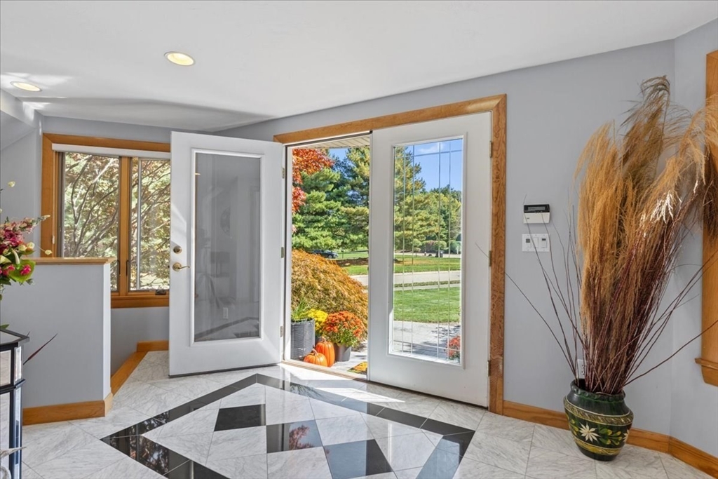 2 Thompson Rd