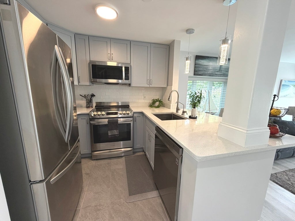 22 Westcliff Dr 22
