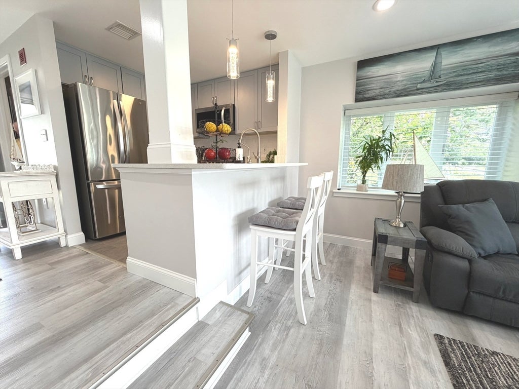 22 Westcliff Dr 22