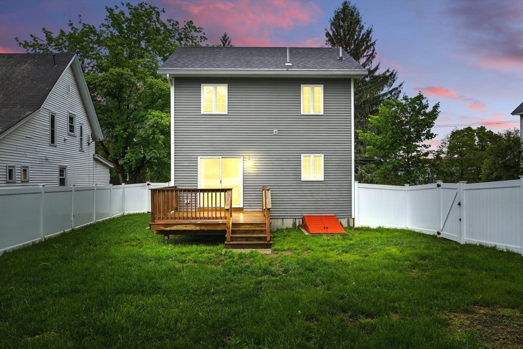 446 Pequoig Ave
