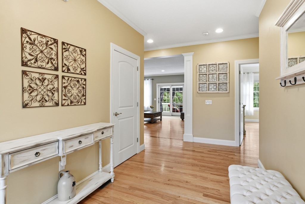 25 Pondview Dr