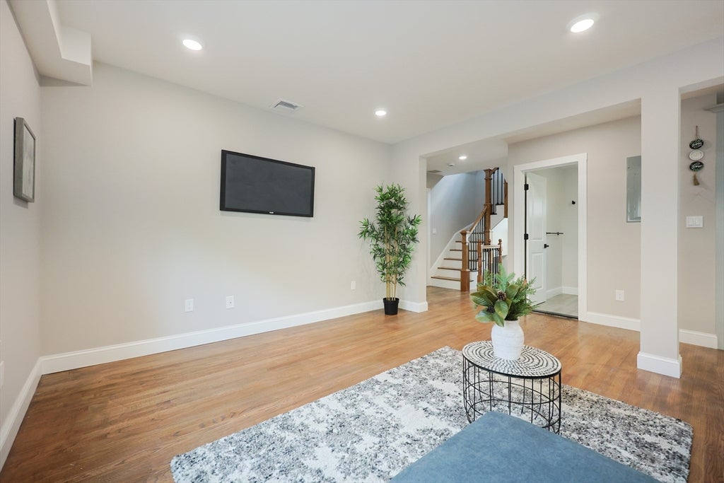 11 Watson St 2