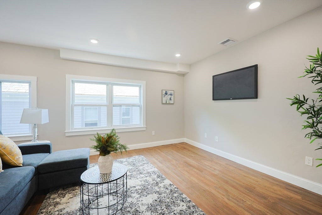 11 Watson St 2