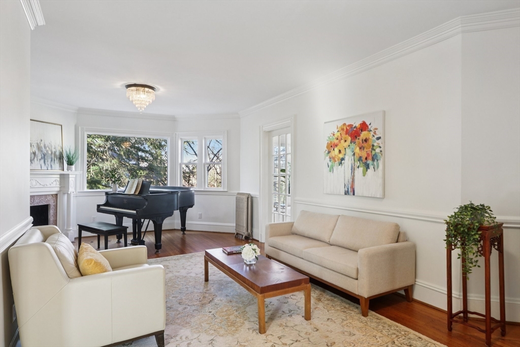 35 Frances St