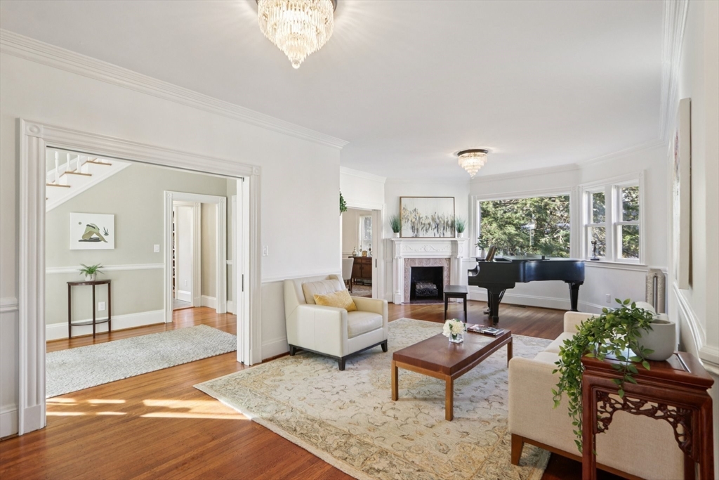 35 Frances St