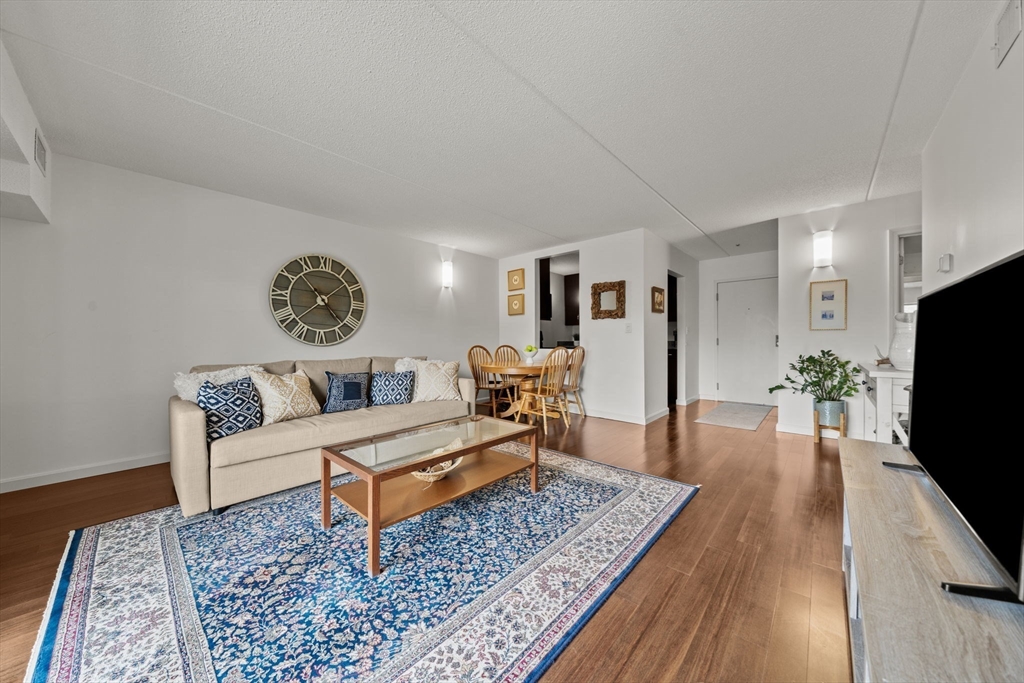 159 Main St 44C