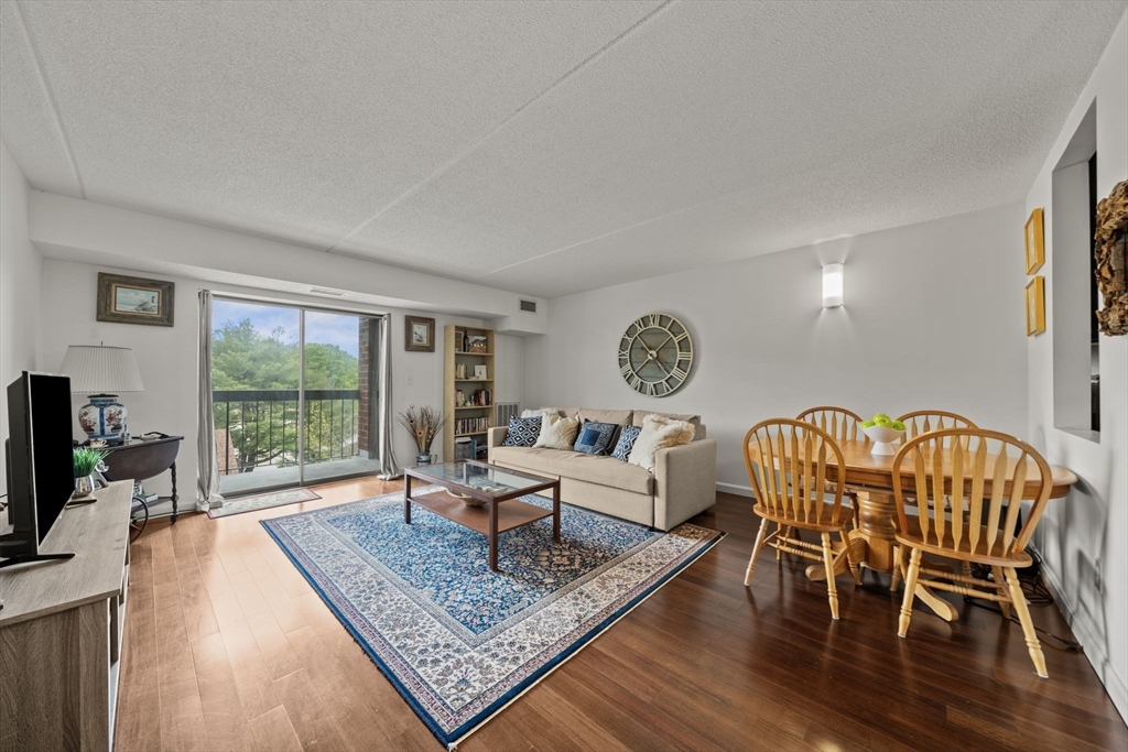 159 Main St 44C