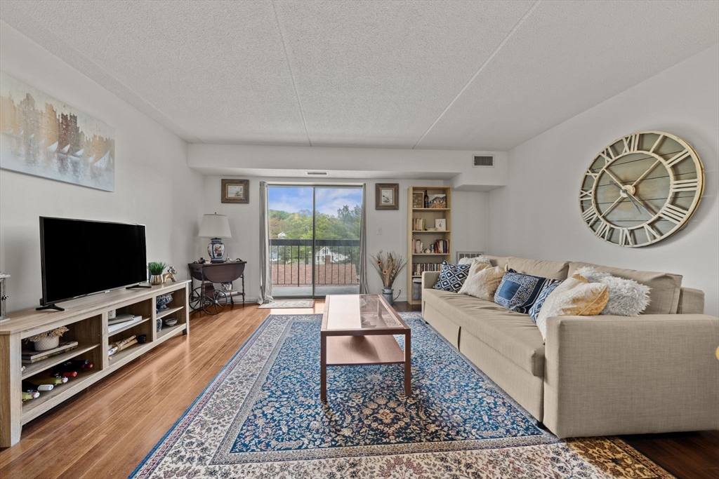 159 Main St 44C
