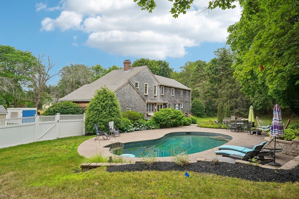 2 Berkley Cir