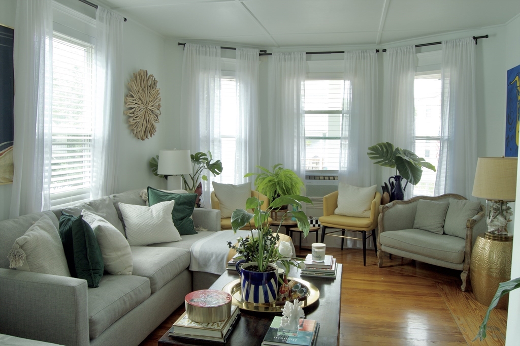 25 E Park Ave