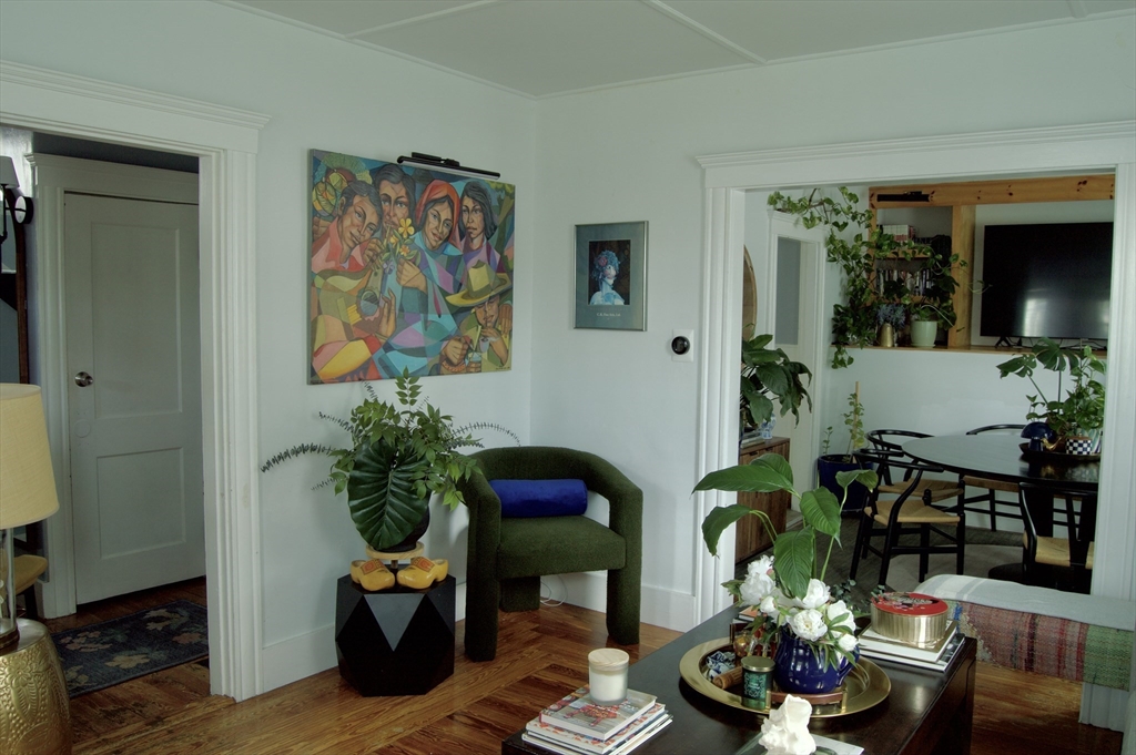 25 E Park Ave