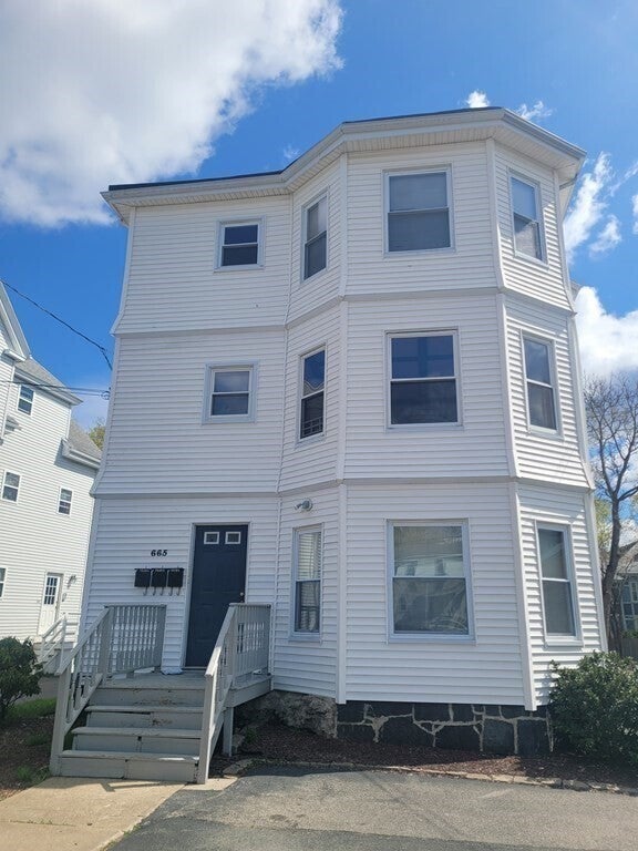 Photo of 665 Washington St, Whitman, MA