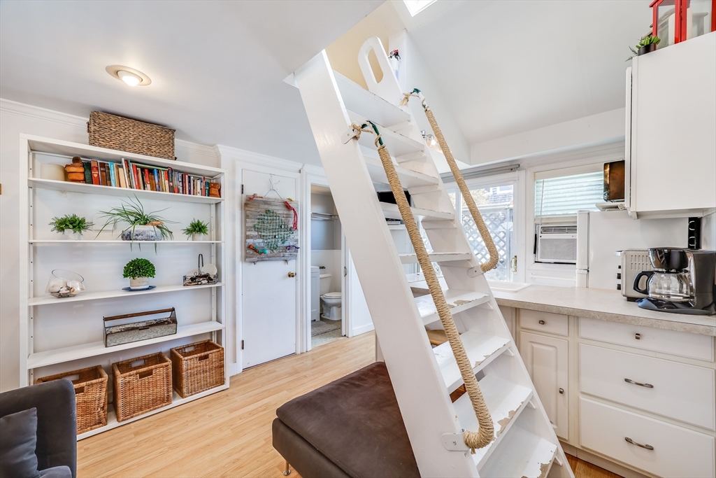 953 Commercial St 14