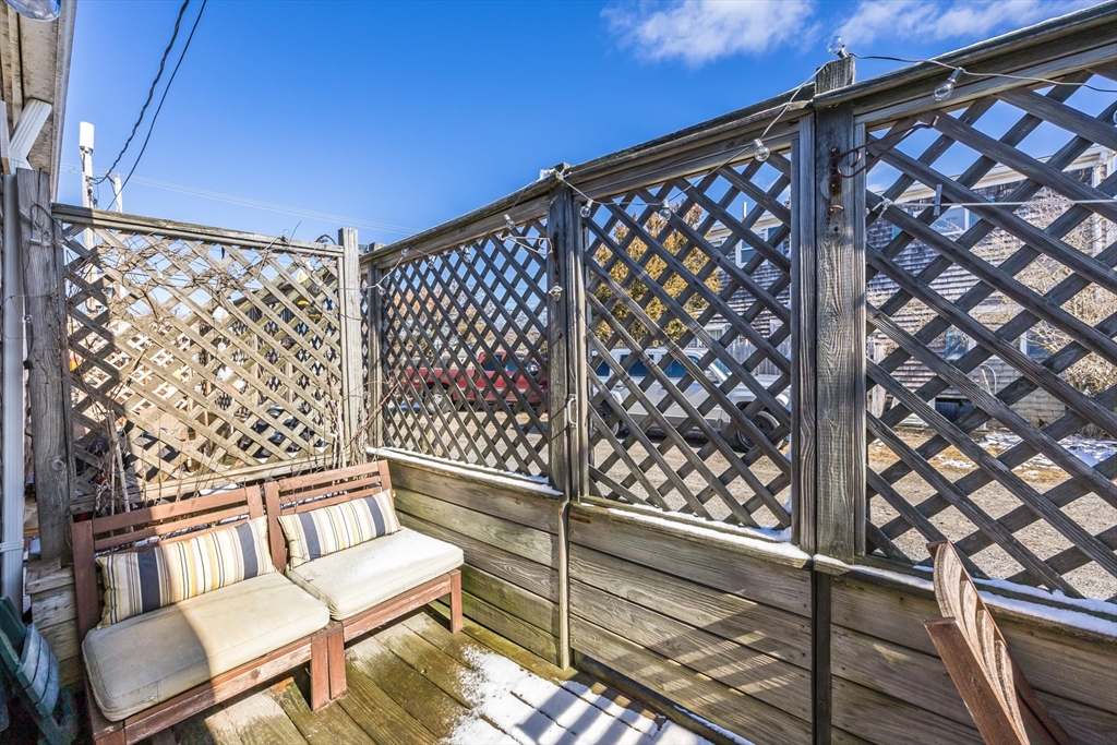 953 Commercial St 14