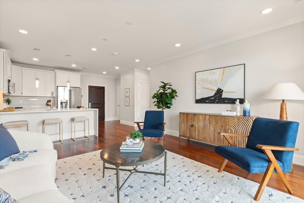 519 Broadway 305