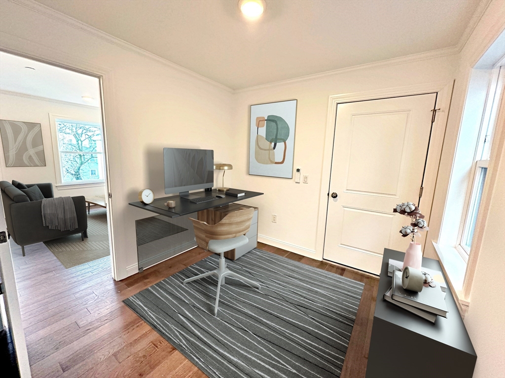 33 Leyden St 6