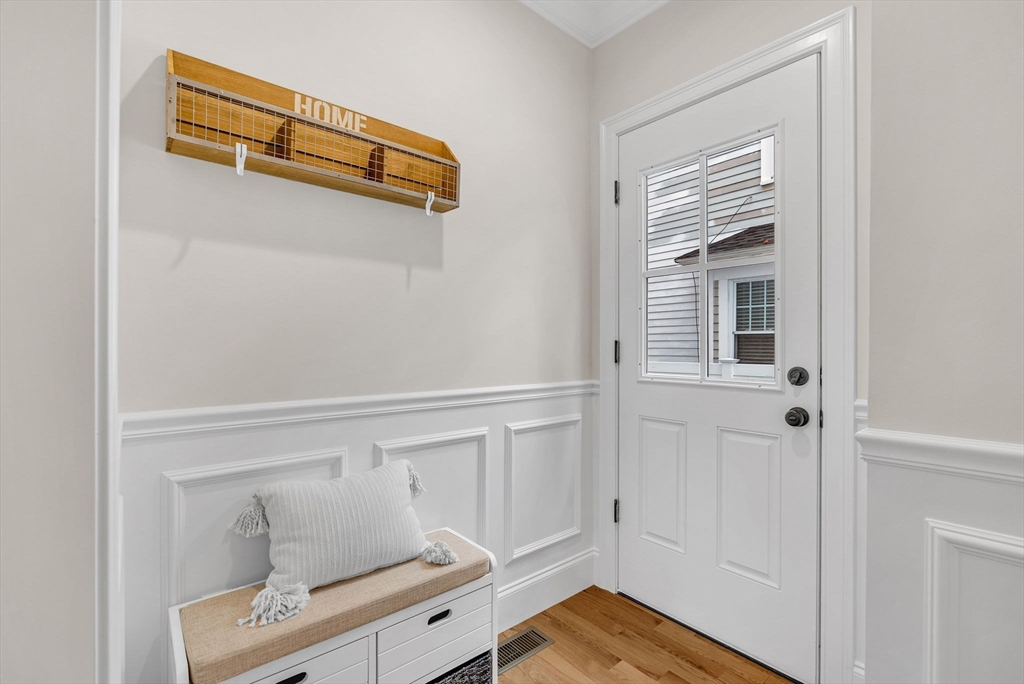 Needham, Massachusetts 02492, United States, 4 Bedrooms Bedrooms, ,5 BathroomsBathrooms,Residential,Active,238965