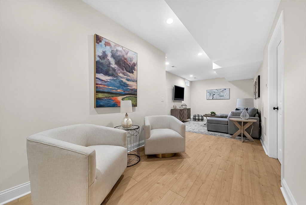 Needham, Massachusetts 02492, United States, 4 Bedrooms Bedrooms, ,5 BathroomsBathrooms,Residential,Active,238965