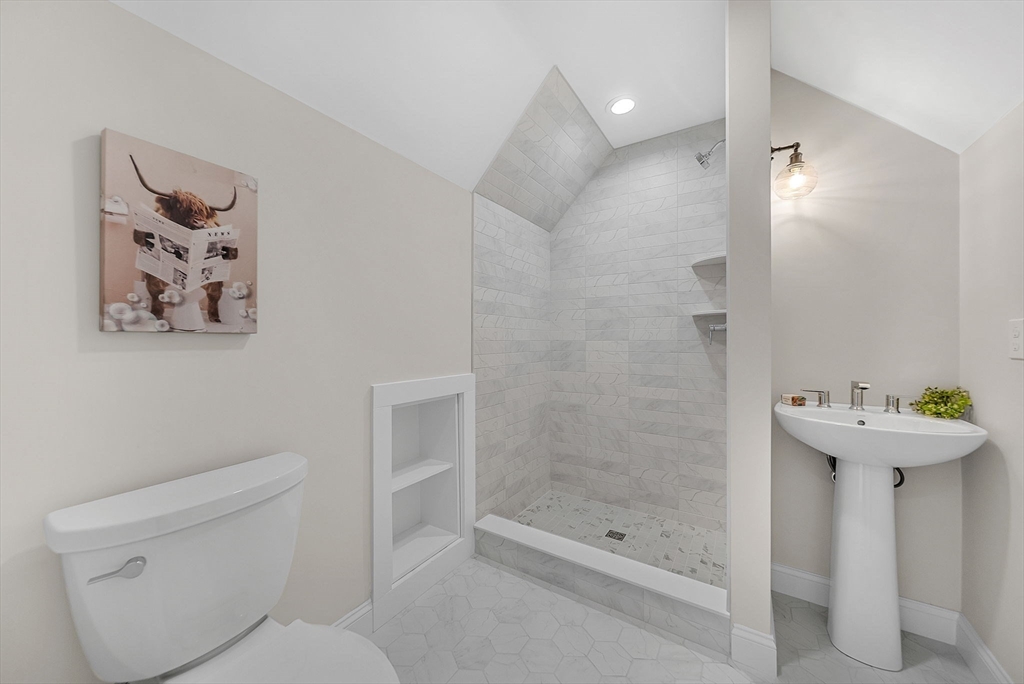 Needham, Massachusetts 02492, United States, 4 Bedrooms Bedrooms, ,5 BathroomsBathrooms,Residential,Active,238965