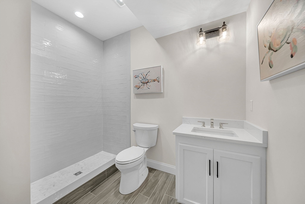 Needham, Massachusetts 02492, United States, 4 Bedrooms Bedrooms, ,5 BathroomsBathrooms,Residential,Active,238965