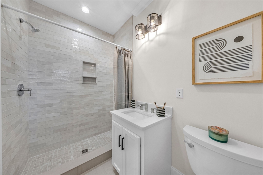 Needham, Massachusetts 02492, United States, 4 Bedrooms Bedrooms, ,5 BathroomsBathrooms,Residential,Active,238965