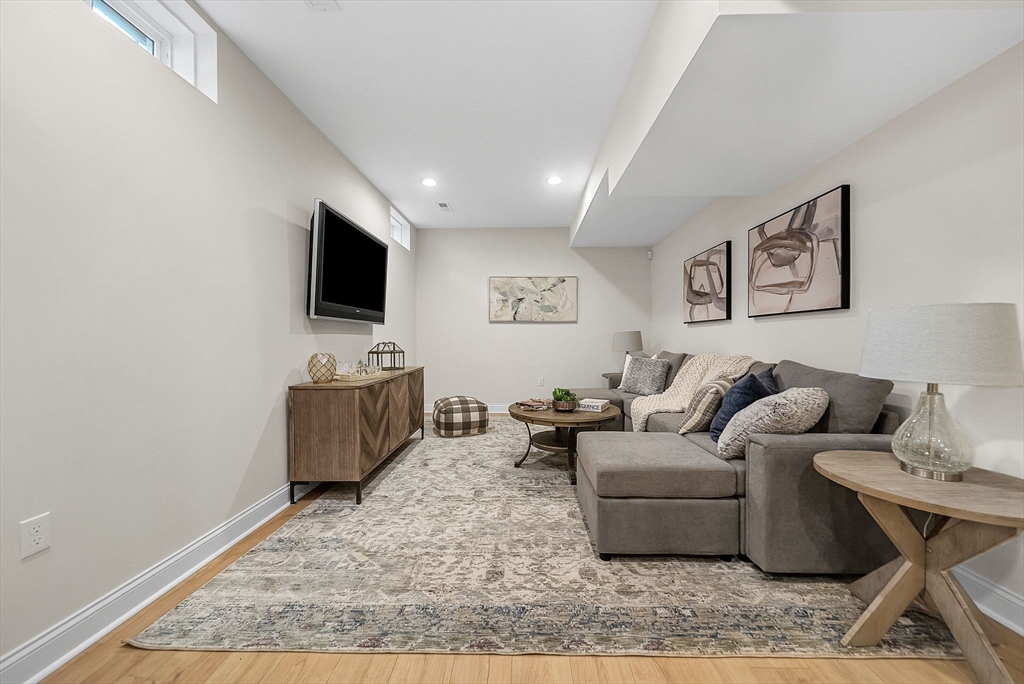 Needham, Massachusetts 02492, United States, 4 Bedrooms Bedrooms, ,5 BathroomsBathrooms,Residential,Active,238965