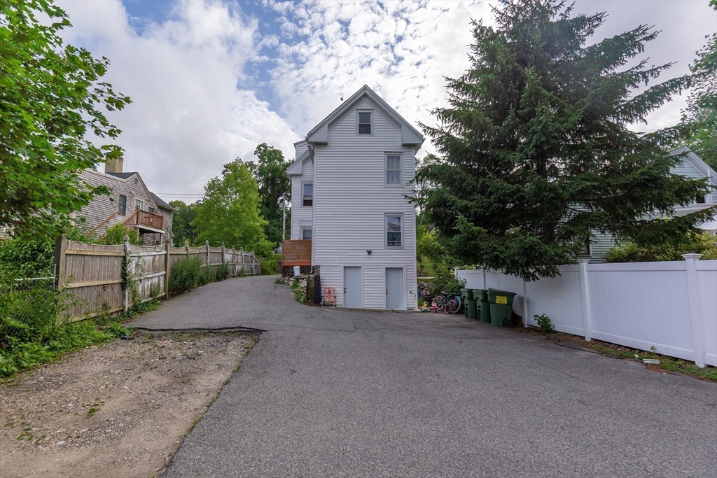 211 Court St