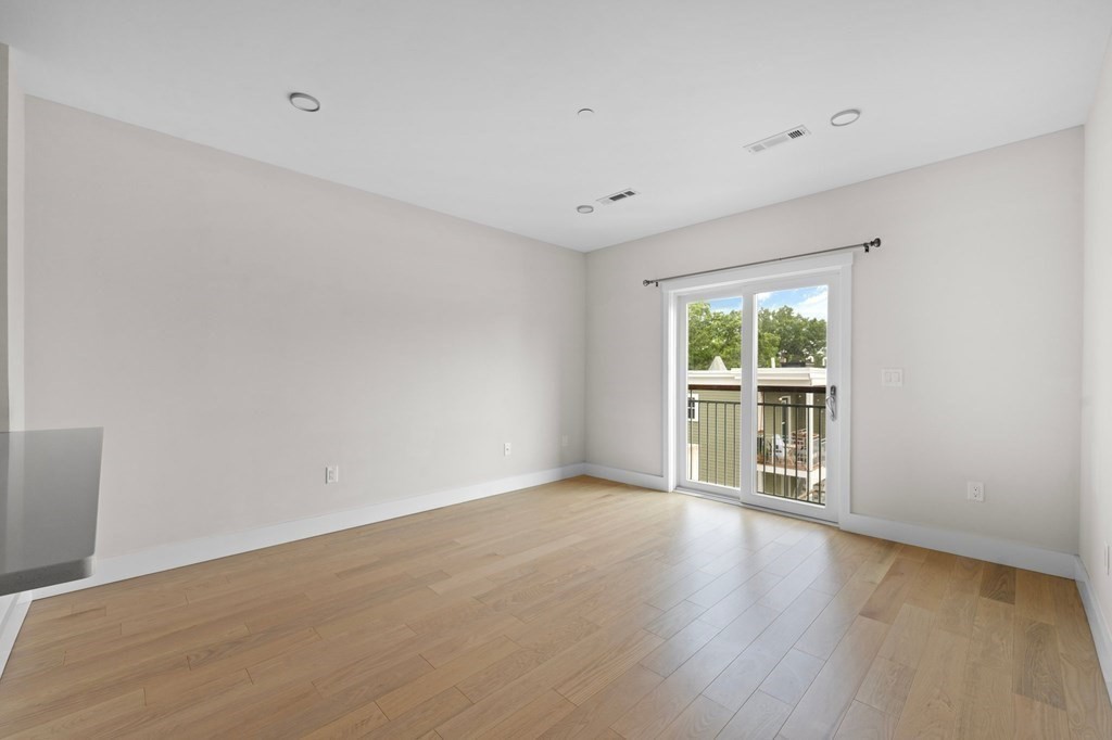 1975 Massachusetts Avenue 302