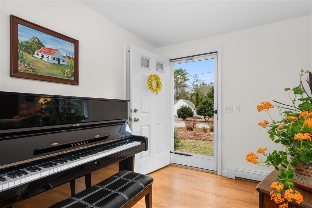 Barnstable, Massachusetts 02632, United States, 2 Bedrooms Bedrooms, ,3 BathroomsBathrooms,Residential,Active,96124