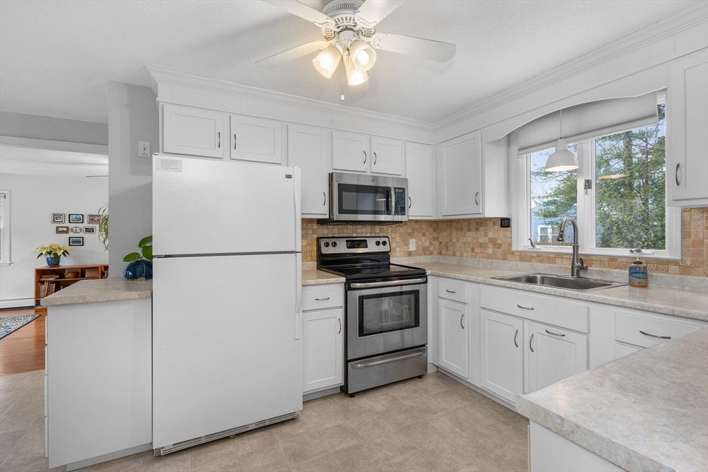 Barnstable, Massachusetts 02632, United States, 2 Bedrooms Bedrooms, ,3 BathroomsBathrooms,Residential,Active,96124