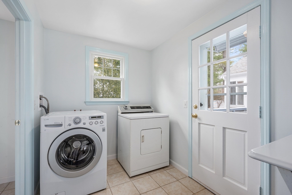 Barnstable, Massachusetts 02632, United States, 2 Bedrooms Bedrooms, ,3 BathroomsBathrooms,Residential,Active,96124