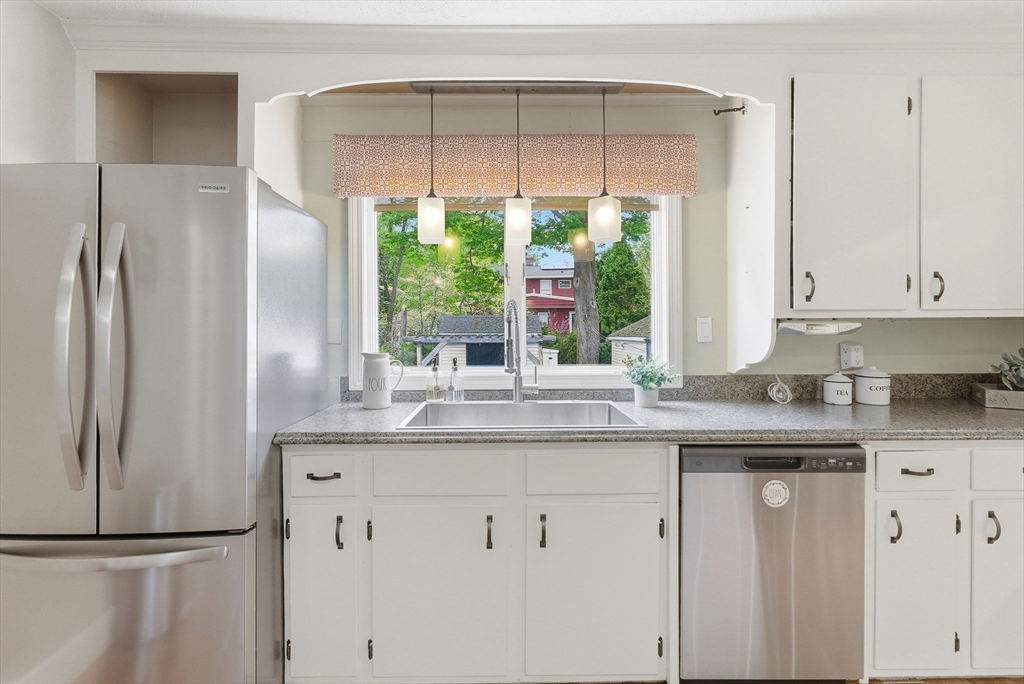 36 Fairview Rd, Stoneham, MA Photo #10
