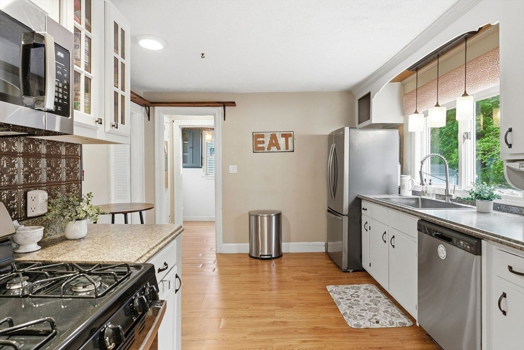 36 Fairview Rd, Stoneham, MA Photo #8